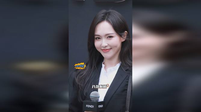 唐嫣空降成都太古里，身高气场全开！本地粉丝直呼“太美了”